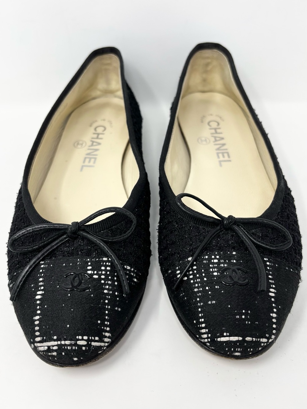 Chanel CC Logo Cap Toe Tweed Ballet Flats Black White Size 37 Authentic - Picture 6 of 15